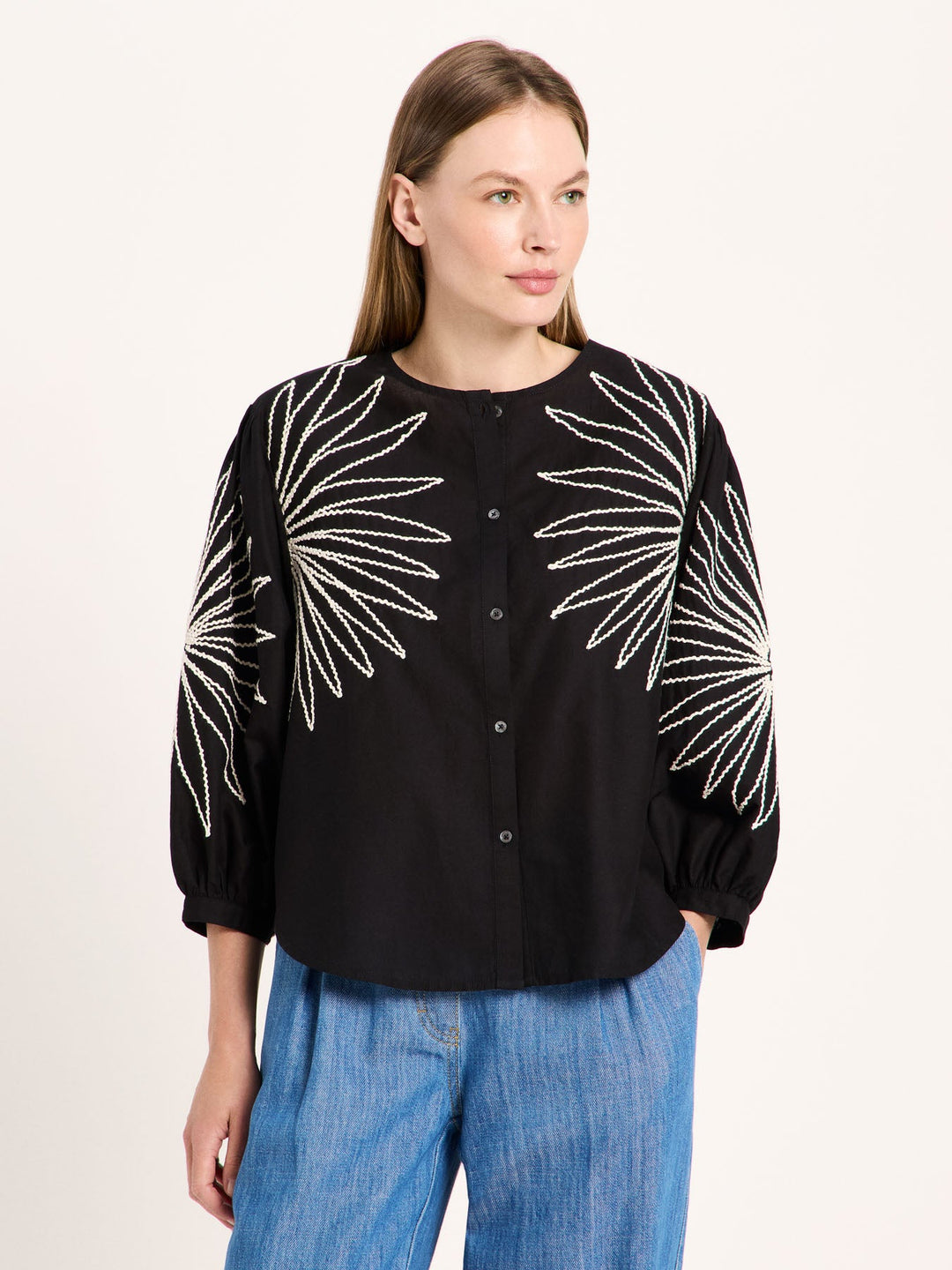 Bluse mit Stickerei GOTS Black von Lanius Vorderansicht