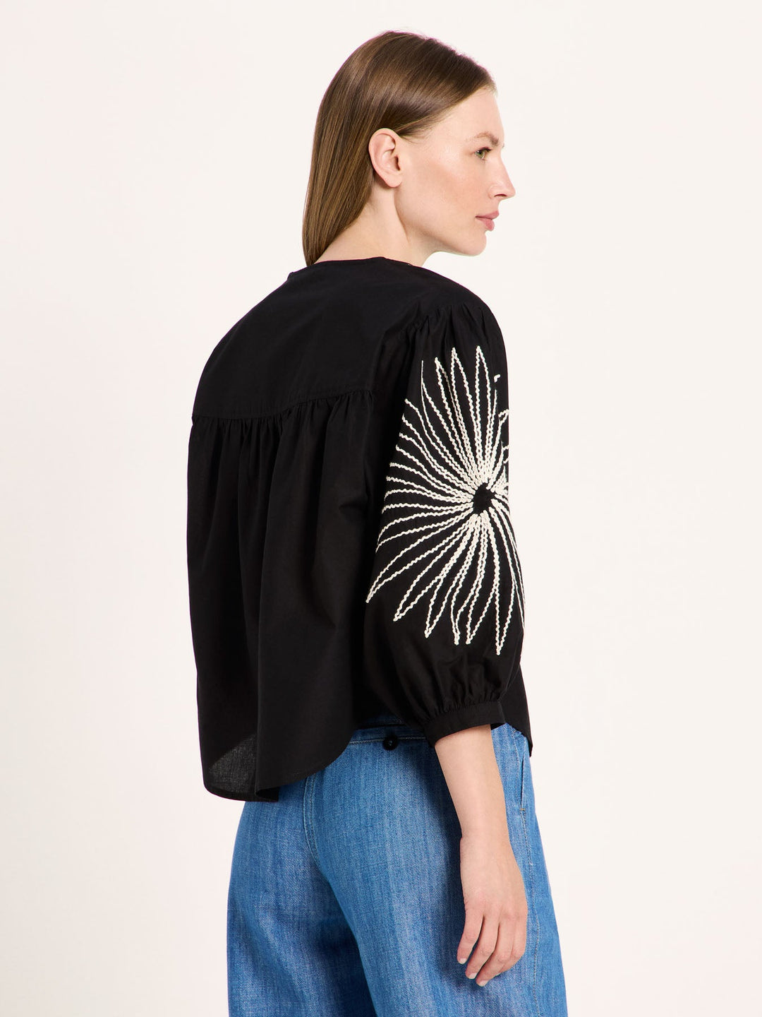 Bluse mit Stickerei GOTS Black von Lanius Rückansicht