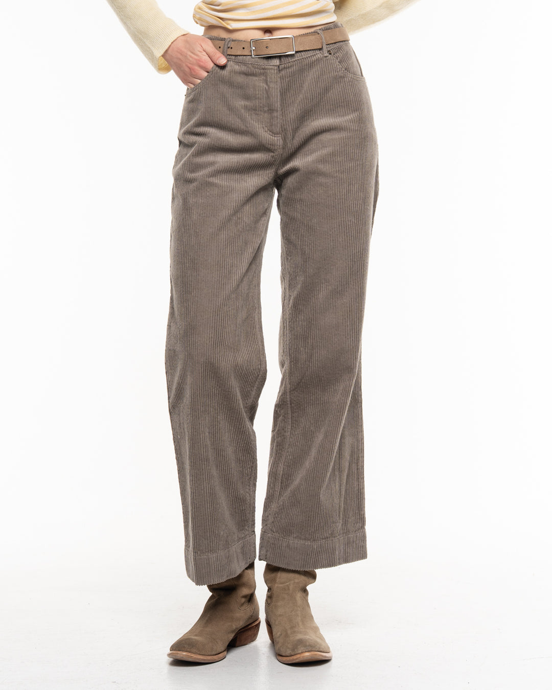 Cablecord Culotte Funghi von Alma & Lovis am Model