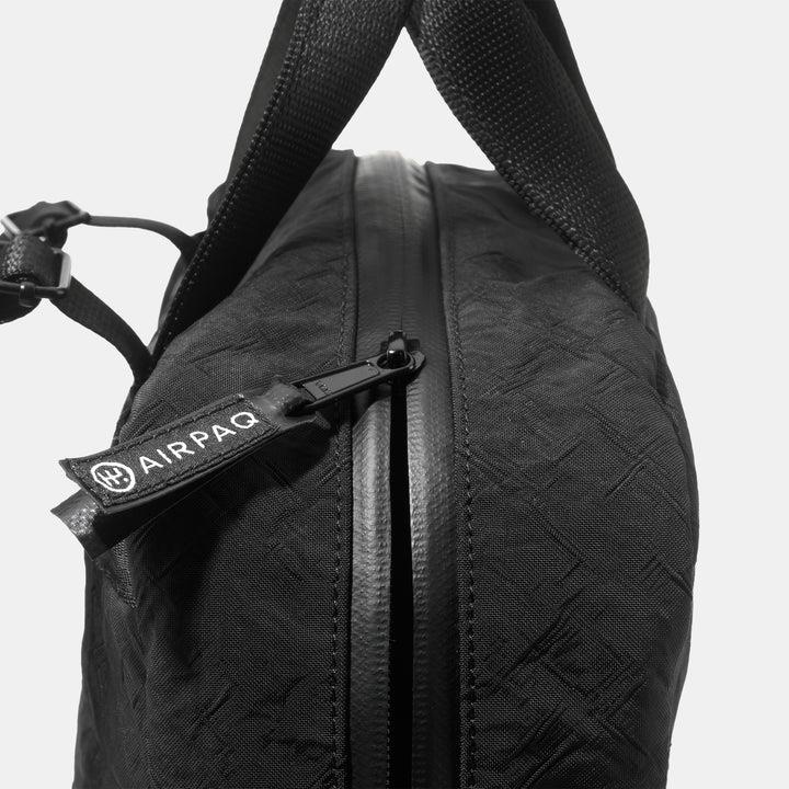 Rucksack Qube schwarz von Airpaq Reissverschluss