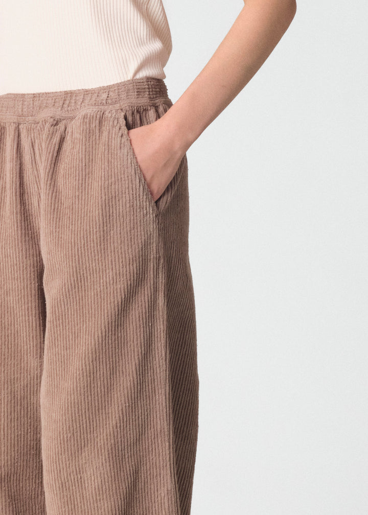 Cordhose Kaja Cashew von Klitmøller Collective Ansicht 4