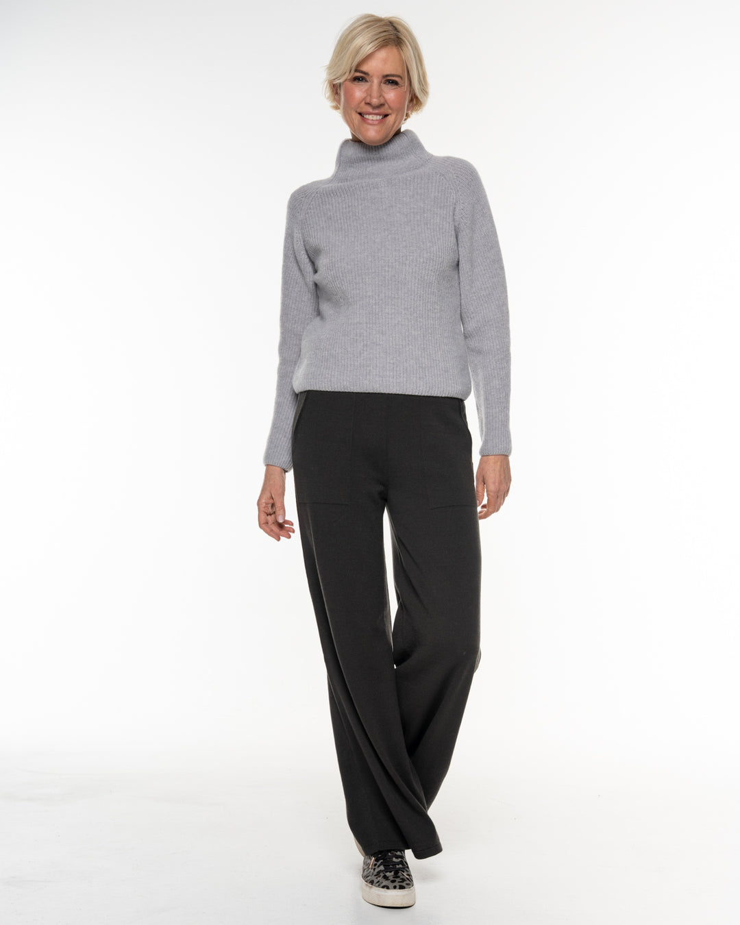Cot-Wool Strickhose Shale von Alma & Lovis am Model