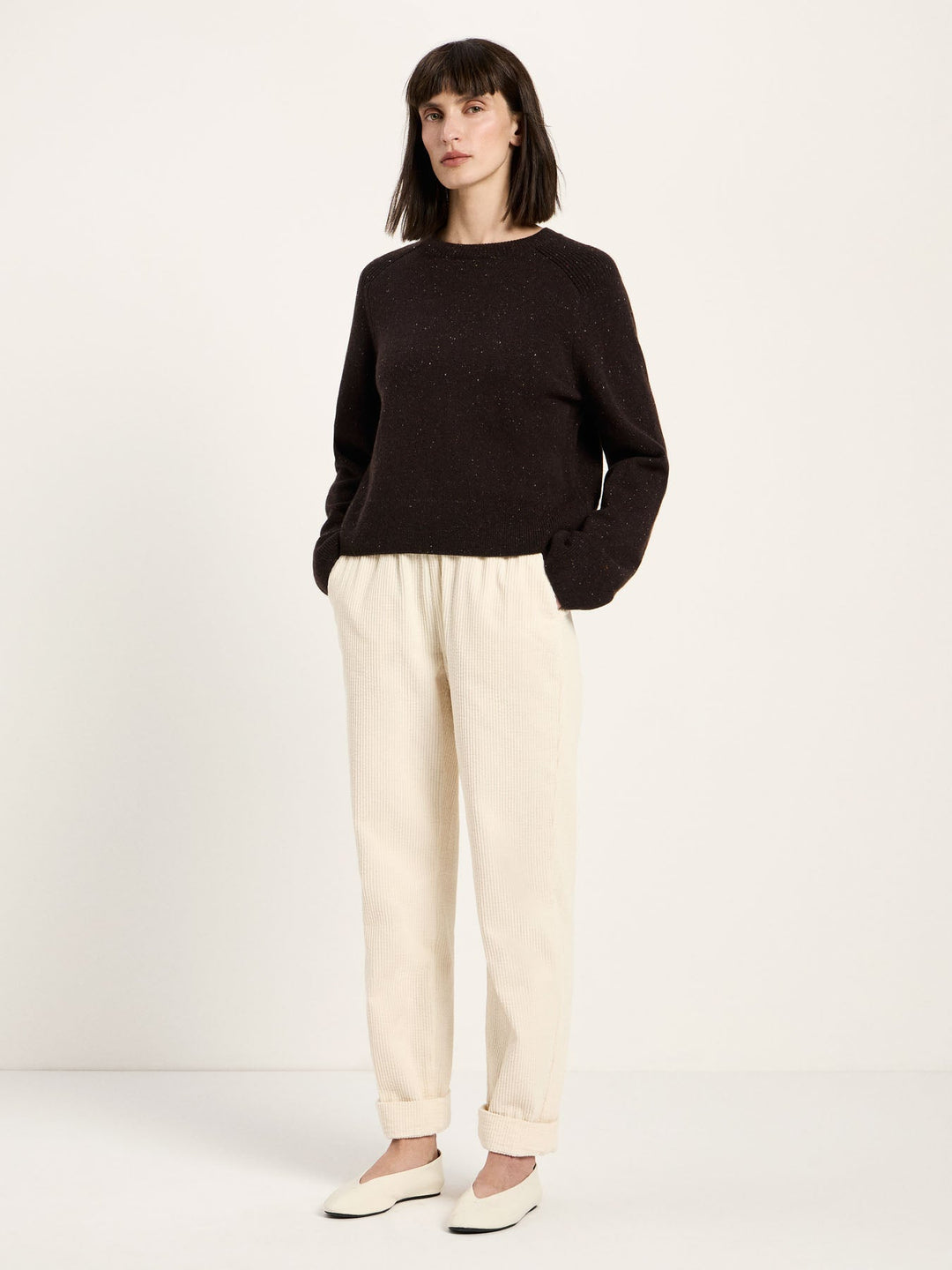 Cropped Pullover GOTS Bitter Chocolate Tweed von Lanius am Model