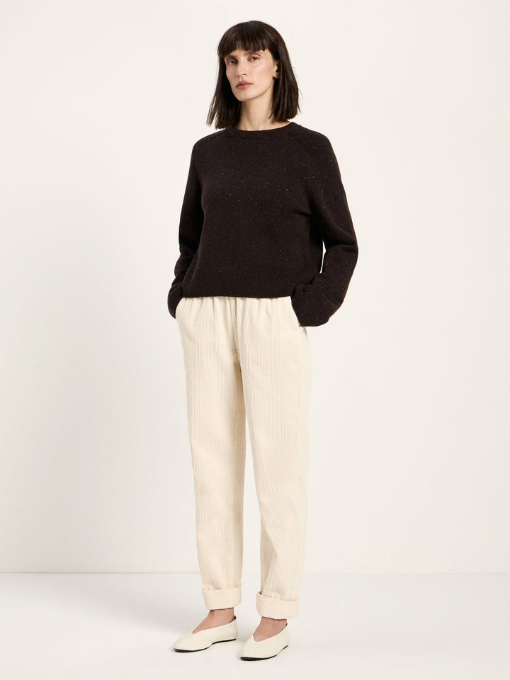 Cropped Pullover GOTS Bitter Chocolate Tweed von Lanius am Model