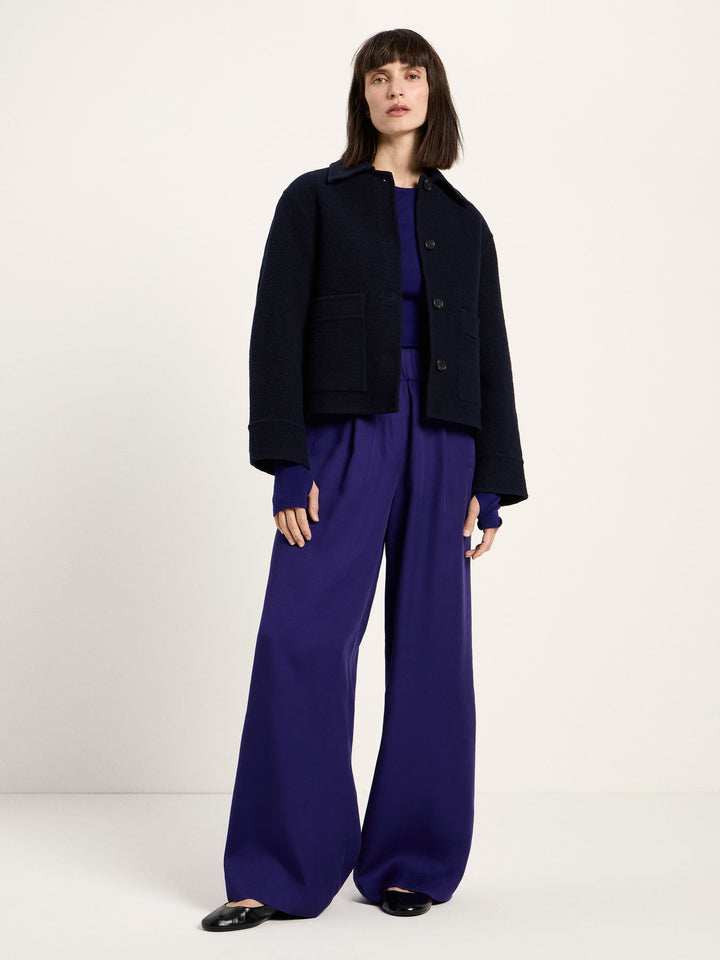 Doubleface Jacke Schurwolle Midnight von Lanius am Model von vorne