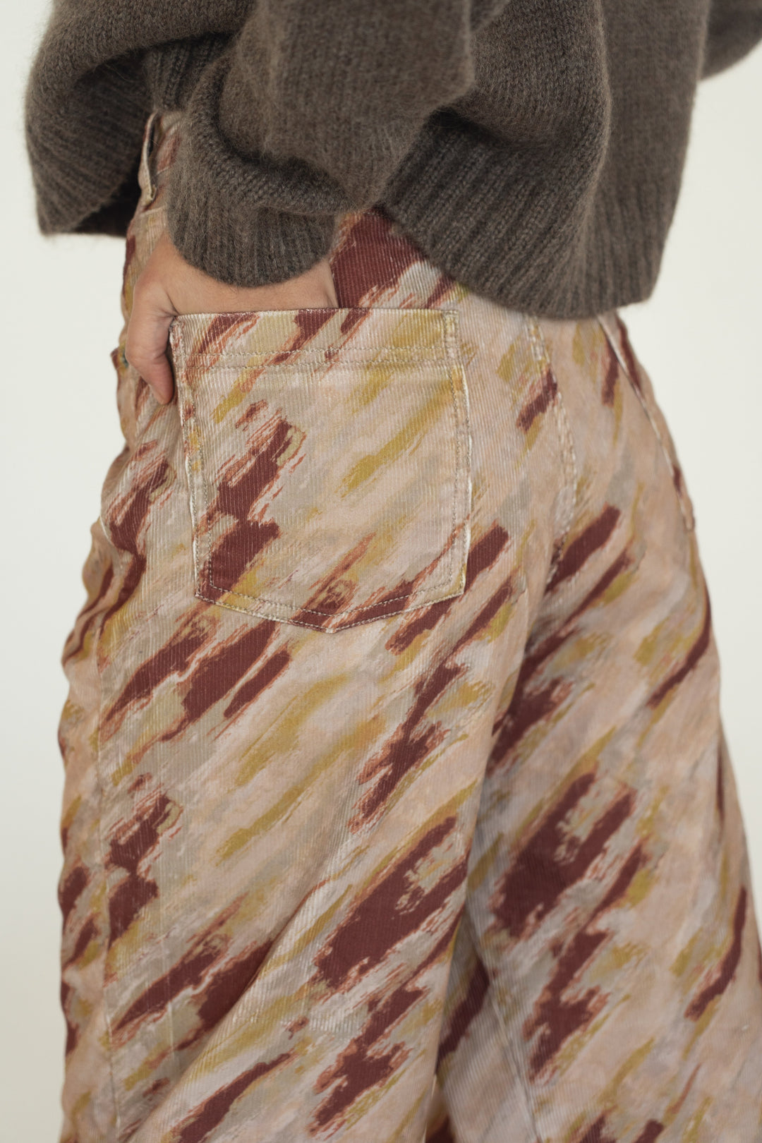 Ela Cordhose mit Print von Näz, Ansicht 3
