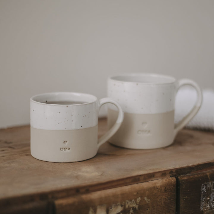 Handgefertigte Tasse Oma von Eulenschnitt aus Steingut