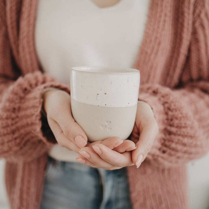 Handgefertigter Becher Herzen – Ansicht 3