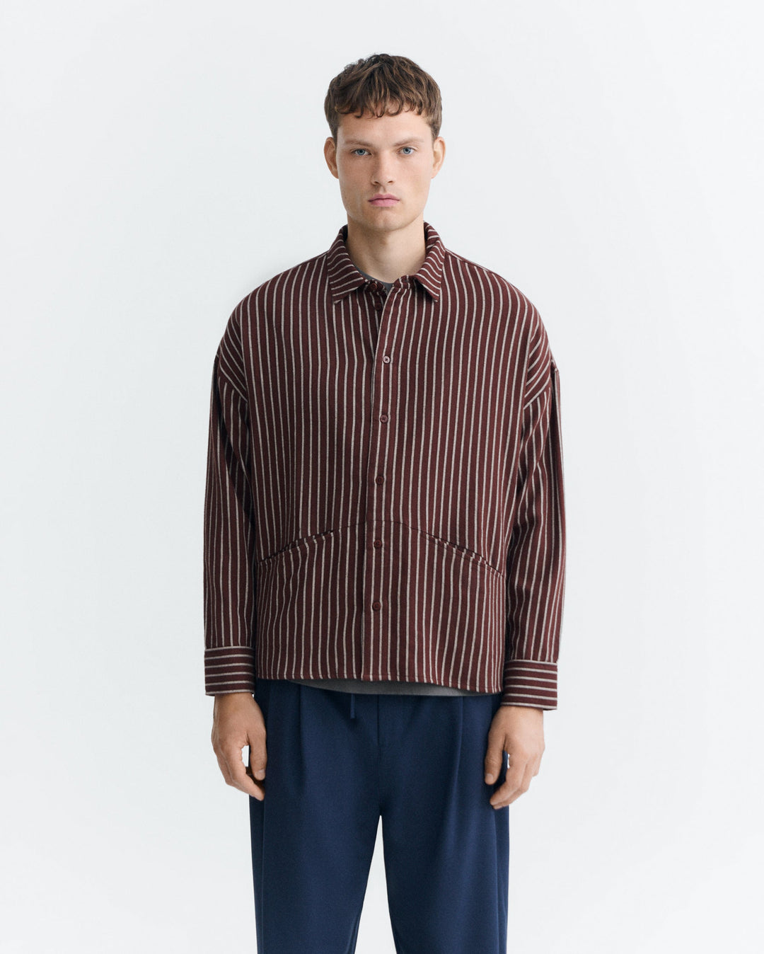 Hemd O'Hara Brushed Stripes von Thinking MU, Vorderansicht am Model