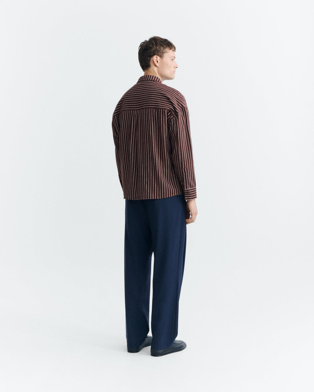 Hemd O'Hara Brushed Stripes von Thinking MU, Rückansicht am Model