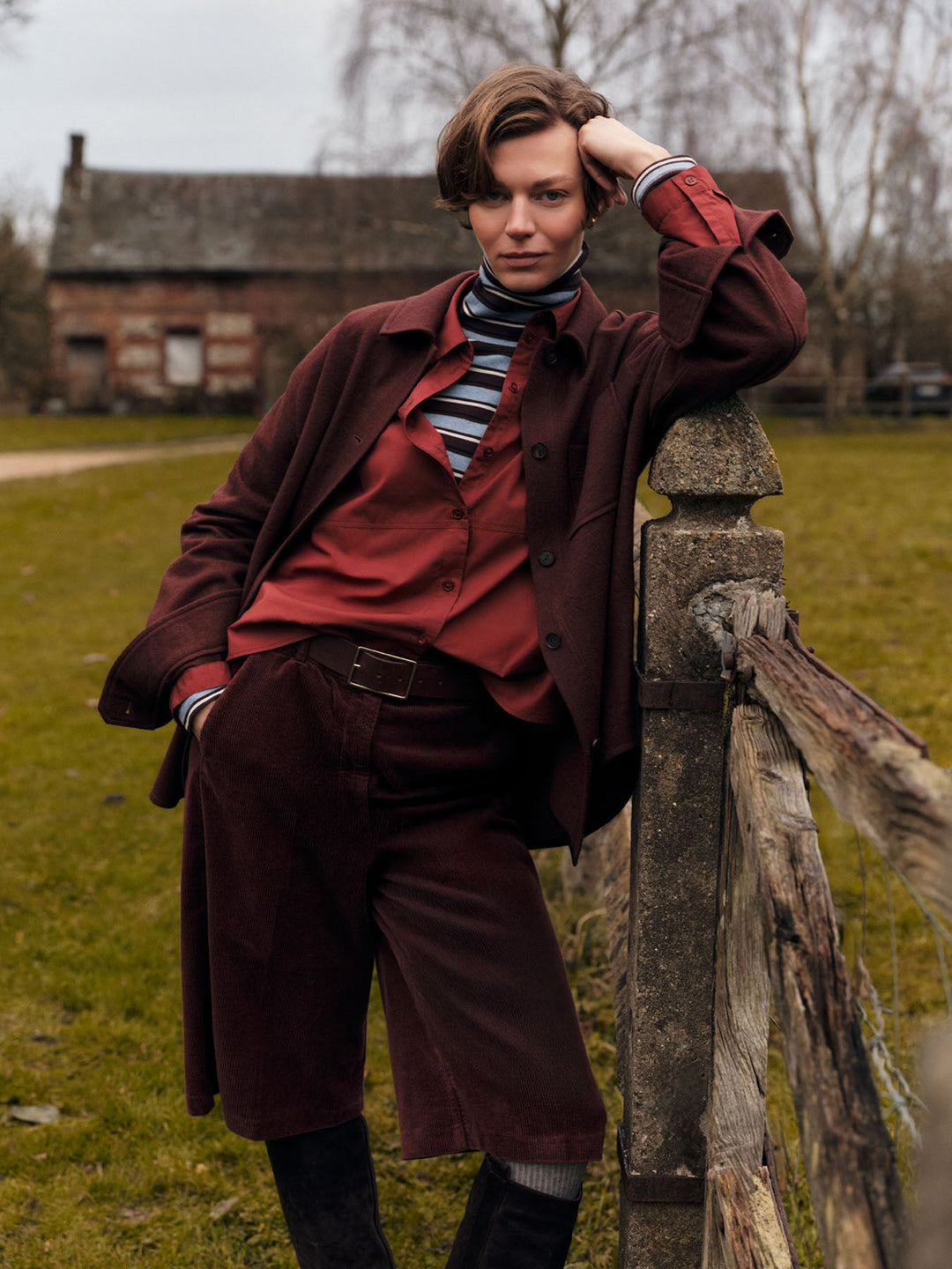Hemdbluse GOTS Red Mahagony von Lanius Styling-Look draussen