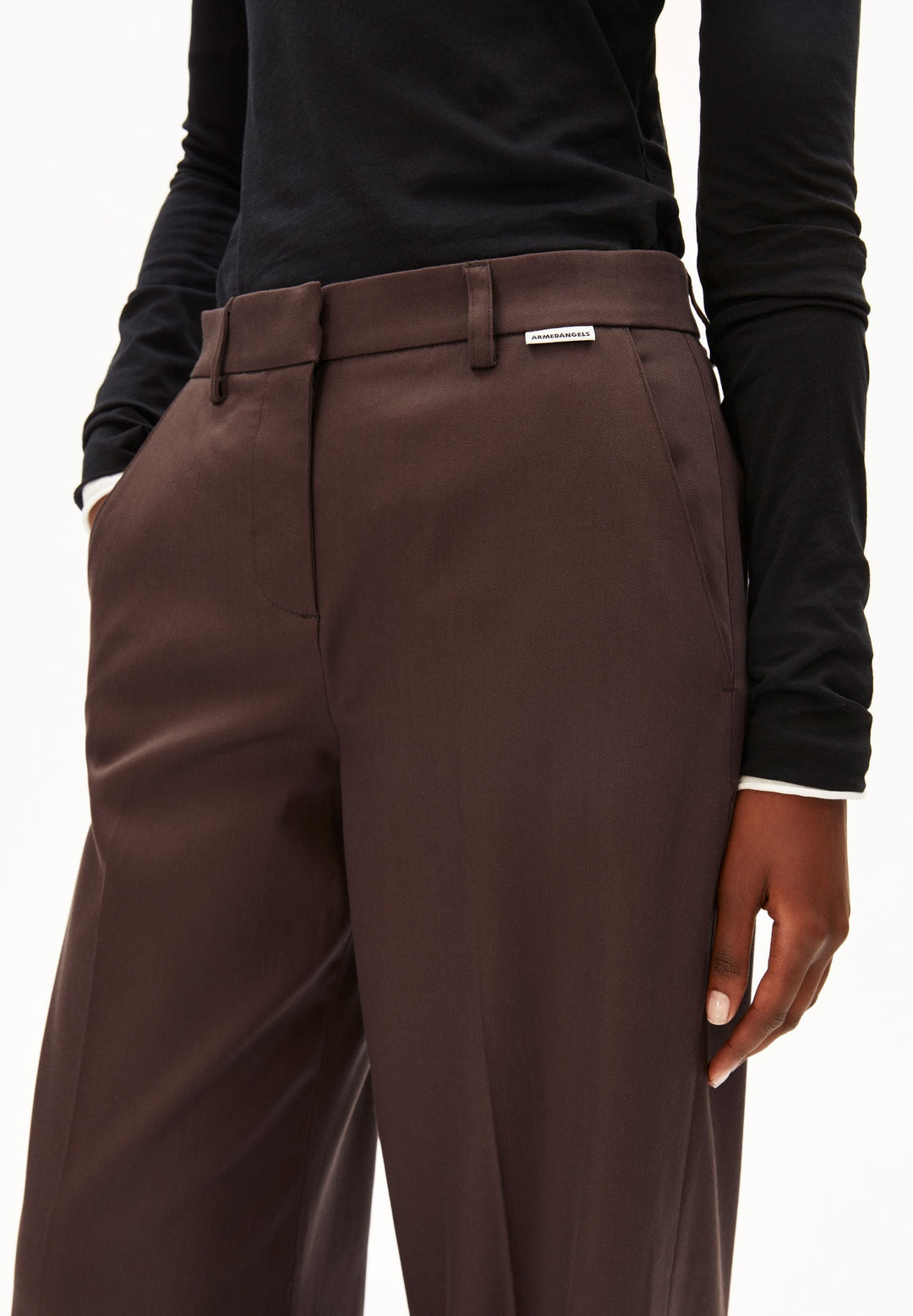 Hose LEANDRAA Wide Leg Claystone von Armedangels Detail Bund & Tasche