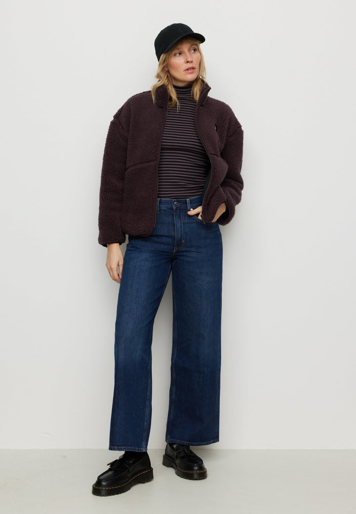 Jacke FORTUNELLA Dark Grape von recolution, Model von vorn, ganze Figur