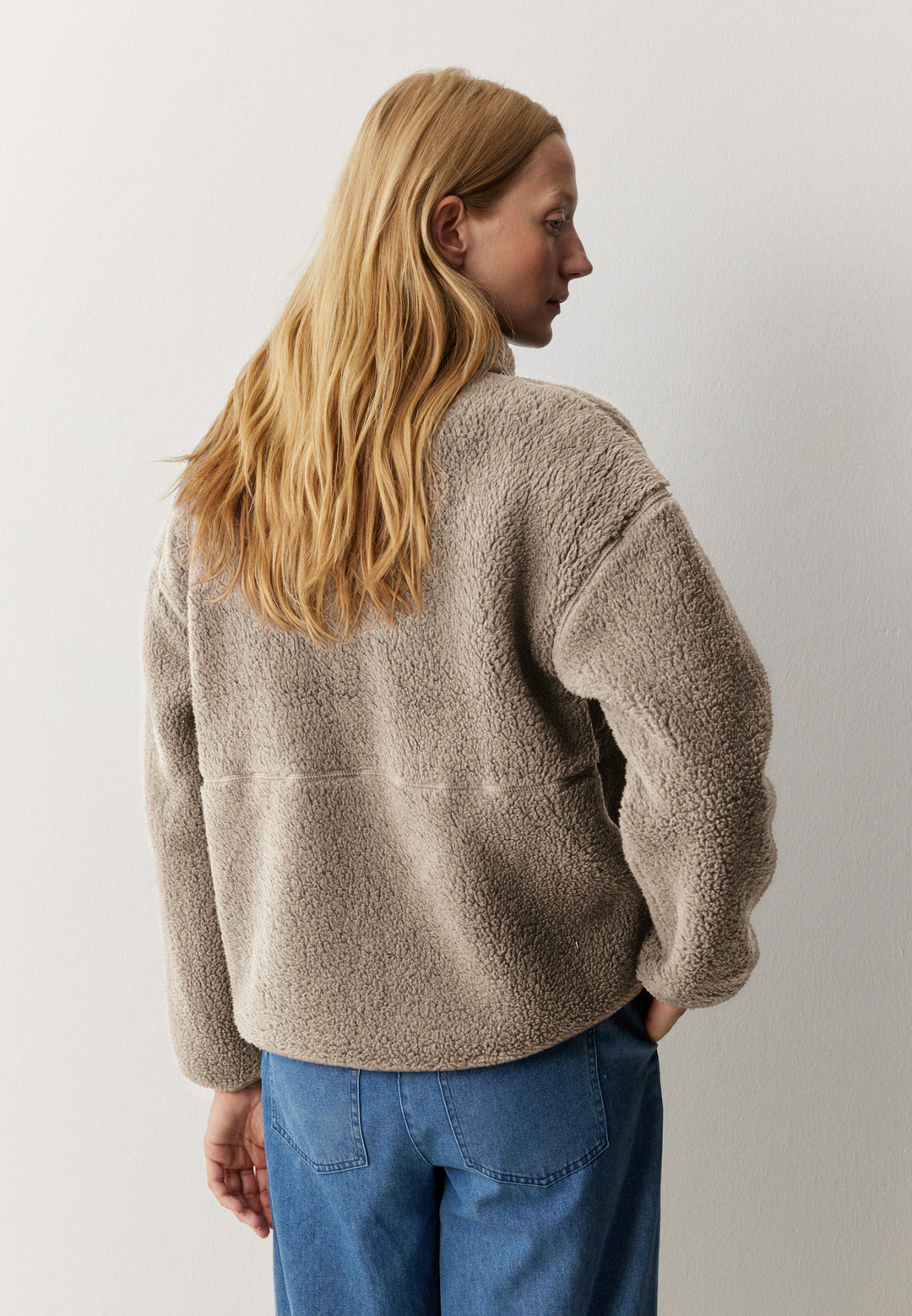 Jacke FORTUNELLA Hazel Brown von recolution, Model von hinten