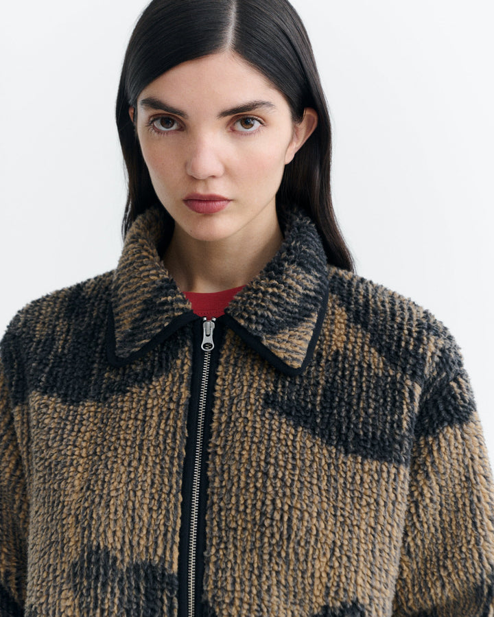 Jacke Kendra Lotus Jacquard von Thinking MU, Kragen am Model