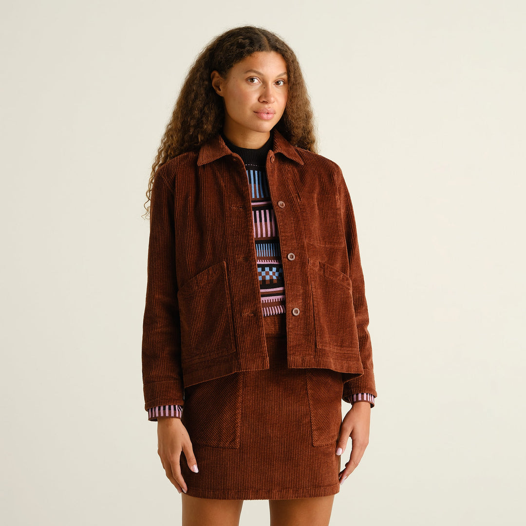Jacket Stiby Corduroy Cappuccino Brown von Dedicated am Model