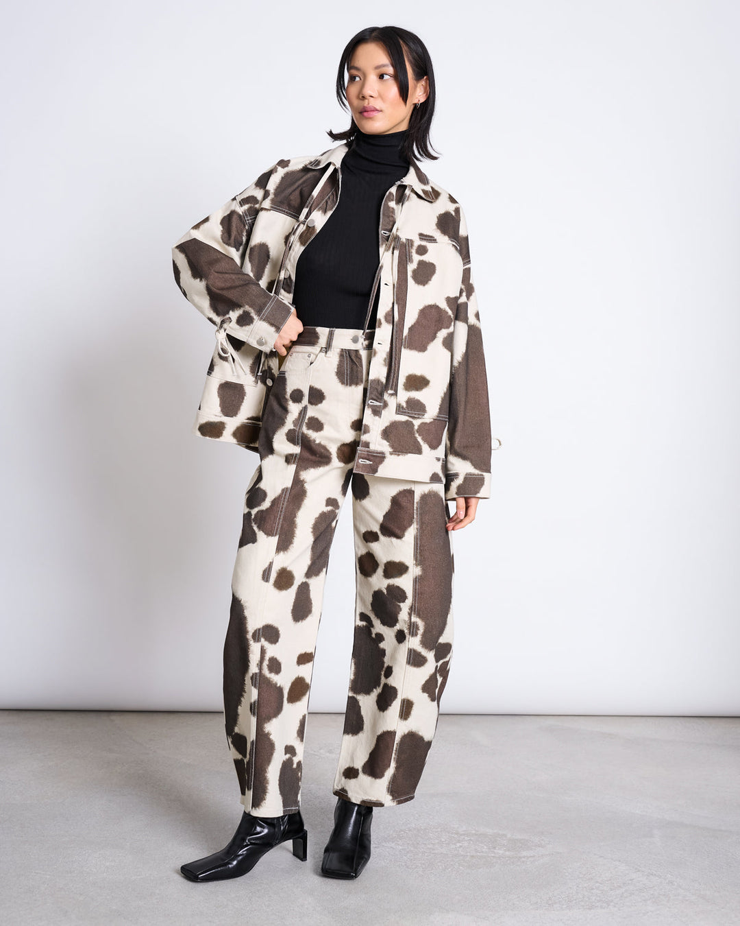 Jeans Barrel Leg Faya Cow Print von JAN 'N JUNE