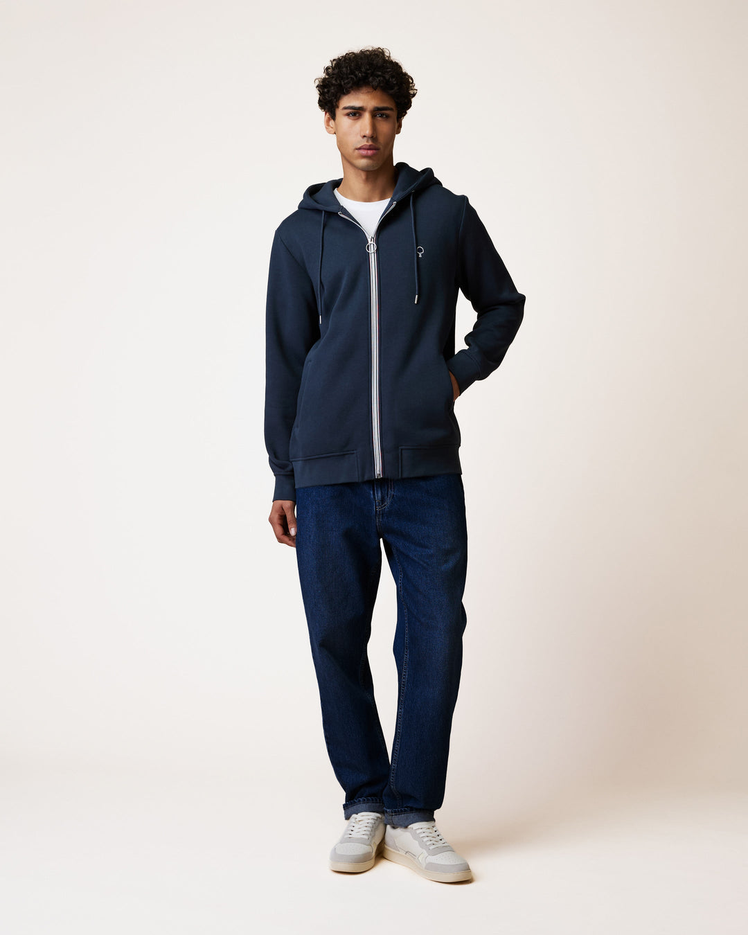 Jeans Denim Relaxed Raw von Faguo am Model