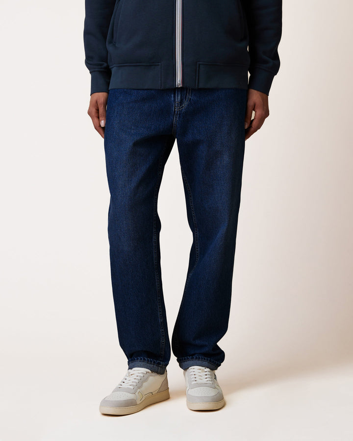 Jeans Denim Relaxed Raw von Faguo am Model