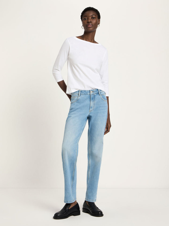 Jeans mit Aufschlag GOTS Light Blue Denim von Lanius am Model