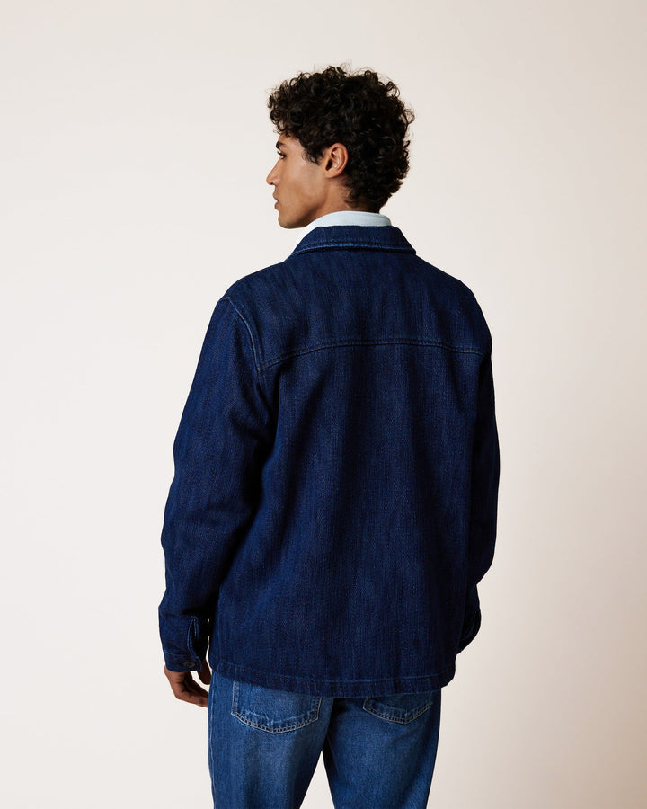 Jeansjacke Lorge Raw Denim von Faguo am Model