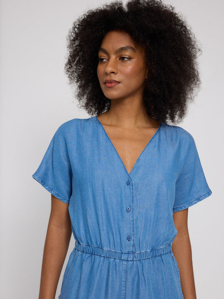 Jumpsuit Wide Leg Tencel Dark Blue Wash von Mazine Detail Ausschnitt