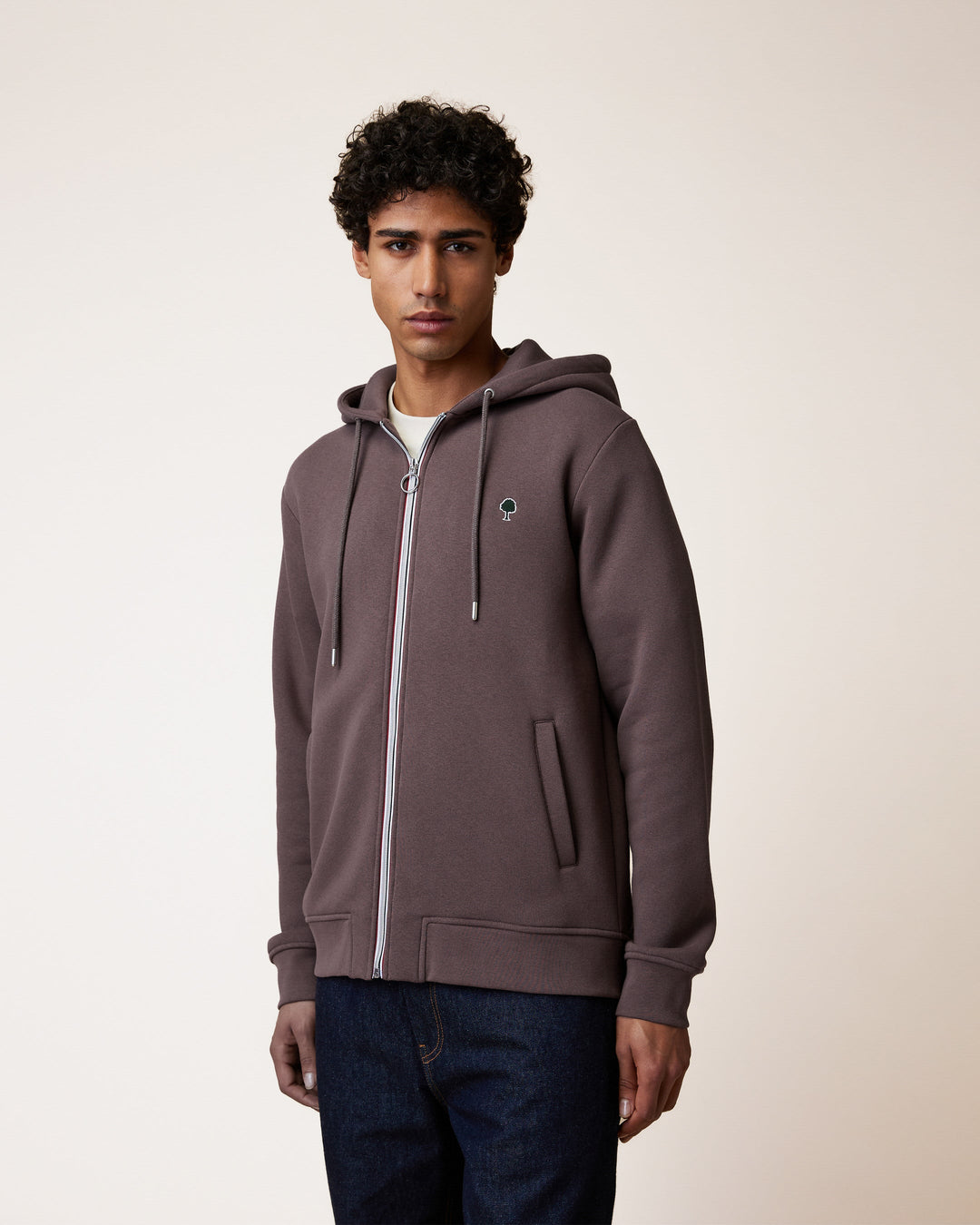Kapuzen-Sweatjacke Mesnil Grauviolett von Faguo am Model