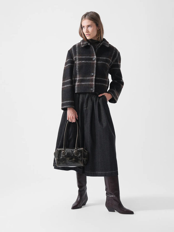 Karo Jacke Black/Brown Multicolor von Lanius – kombiniert mit Rock & Stiefeln
