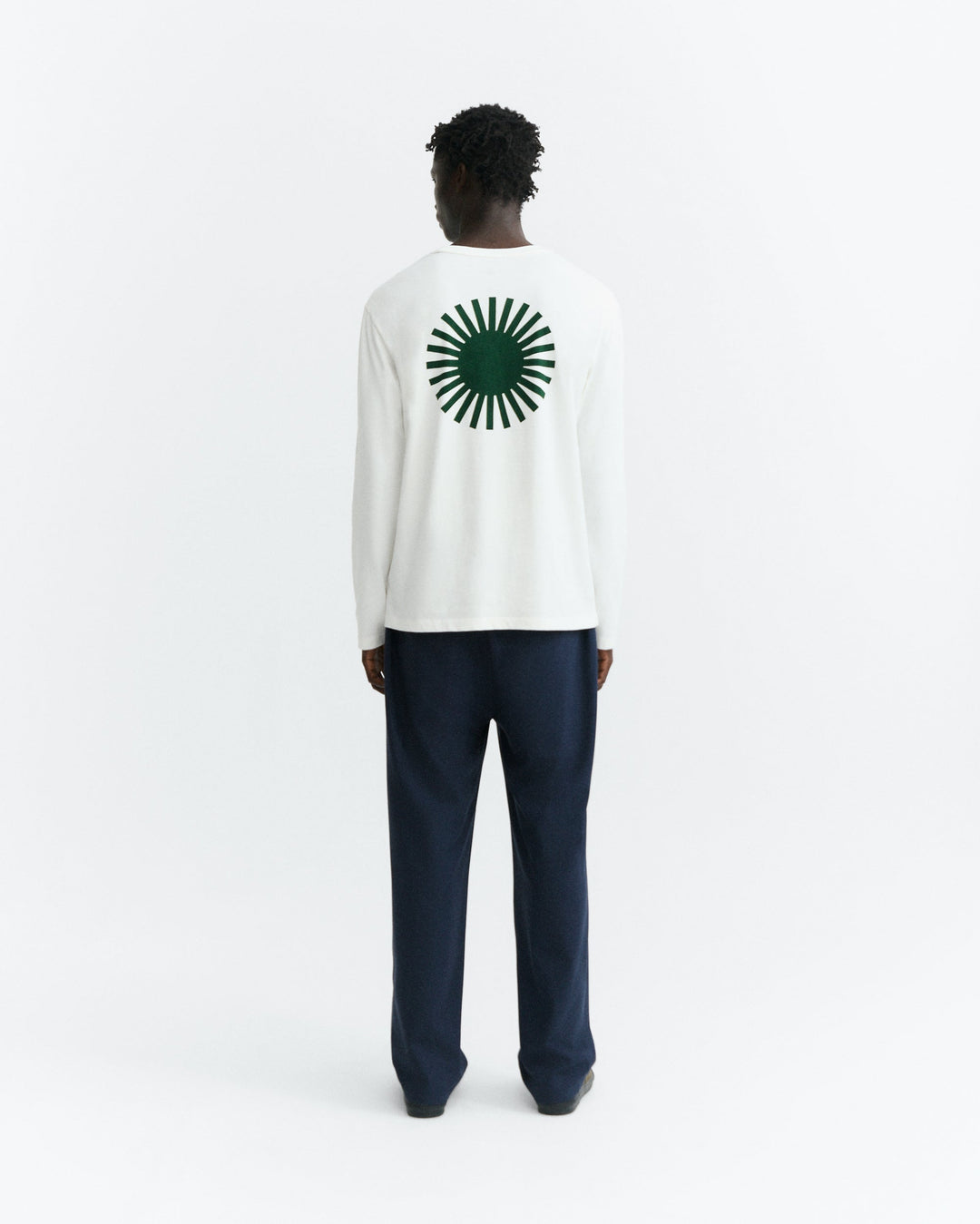 Langarmshirt Big Sol Weiss von Thinking MU, Rückansicht am Model