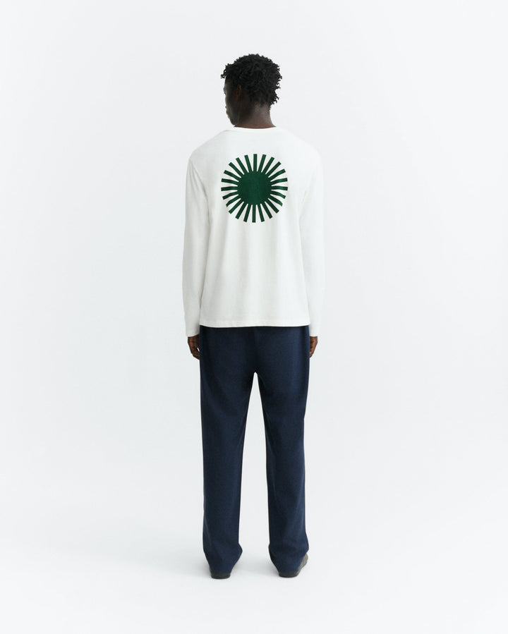 Langarmshirt Big Sol Weiss von Thinking MU, Rückansicht am Model