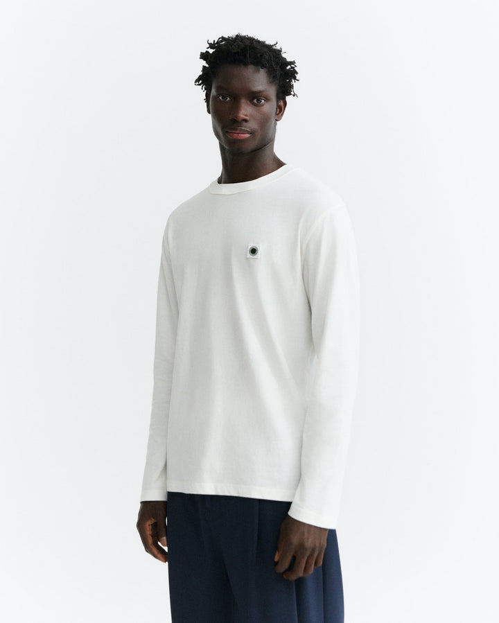 Langarmshirt Big Sol Weiss von Thinking MU, Seitenansicht am Model