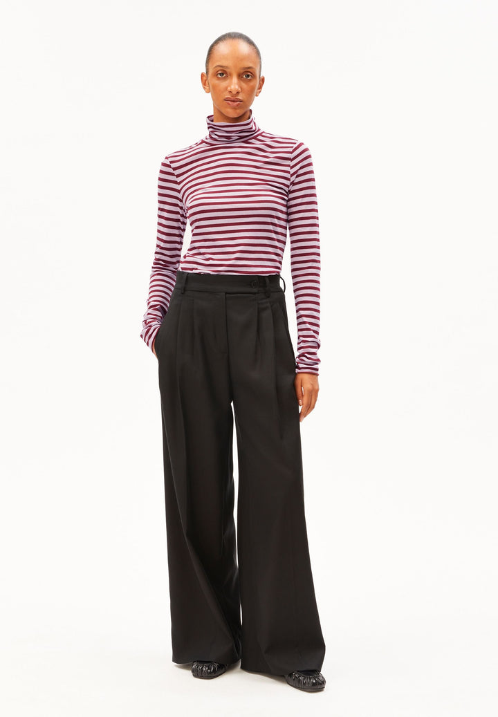 Langarmshirt GRAZILIANAA Stripe Moonlit Lilac-Velvet Red von Armedangels am Model von vorne