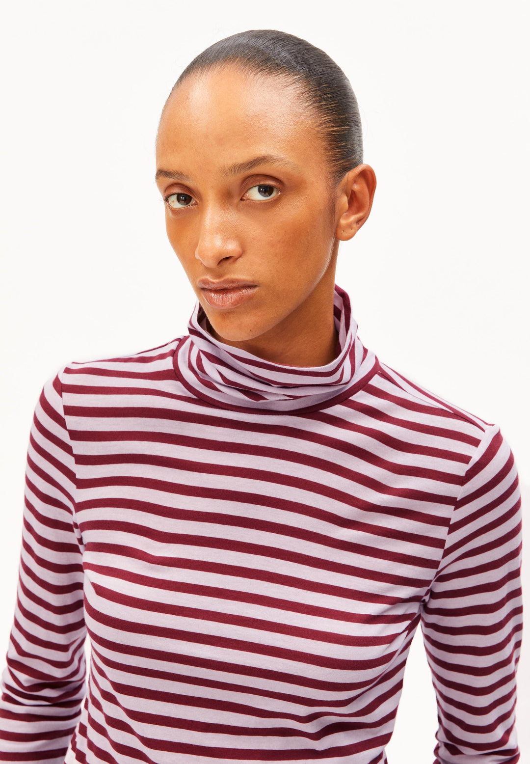 Langarmshirt GRAZILIANAA Stripe Moonlit Lilac-Velvet Red von Armedangels Detail Rollkragen