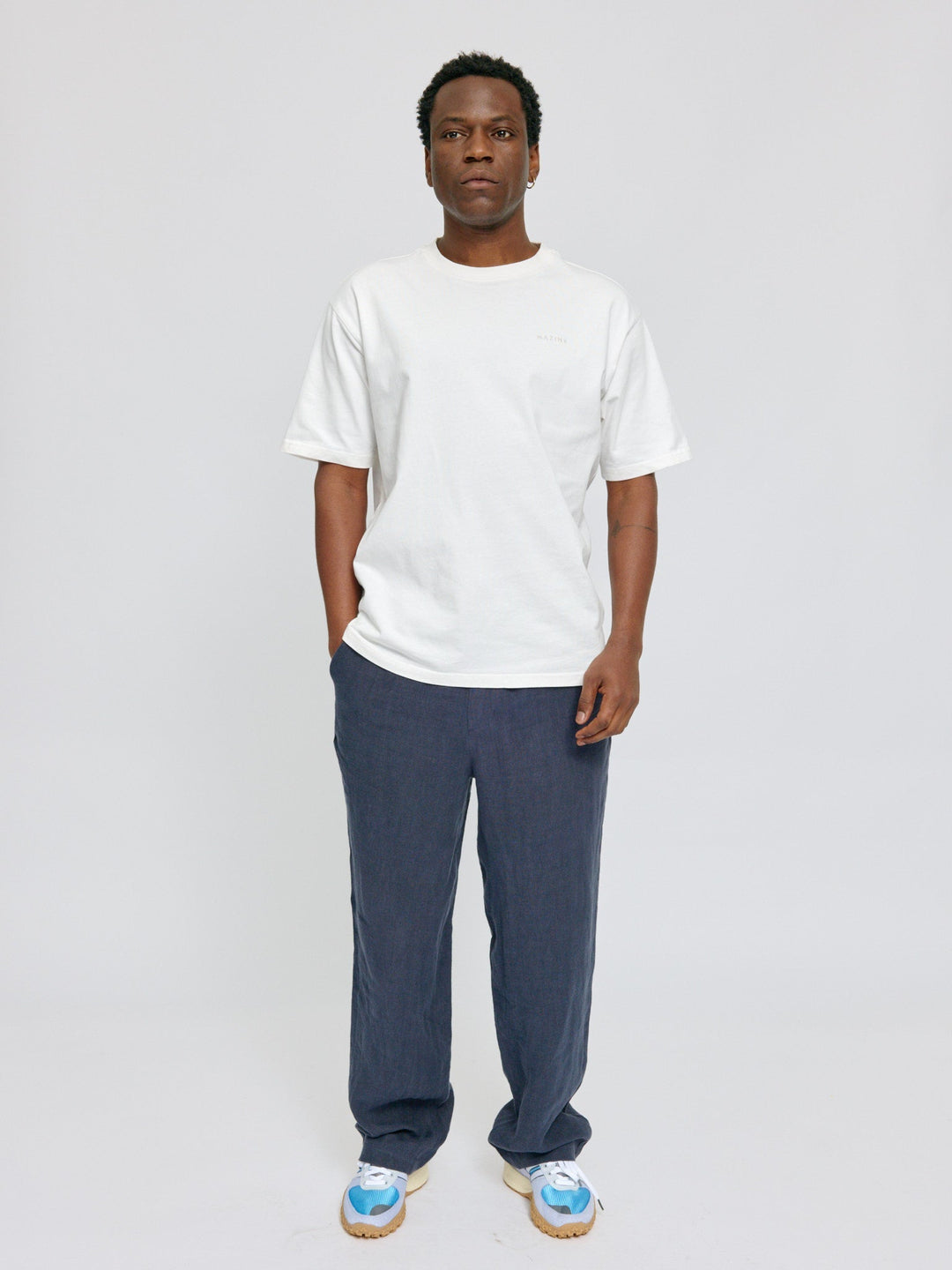 Leinenhose Pull-On Ink Blue von Mazine am Model