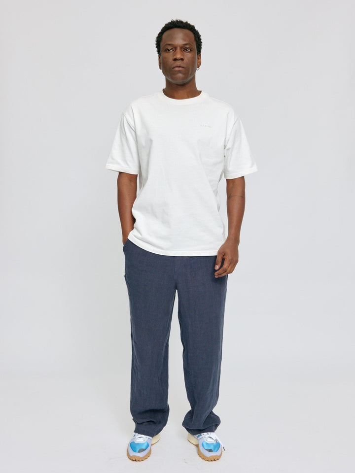 Leinenhose Pull-On Ink Blue von Mazine am Model