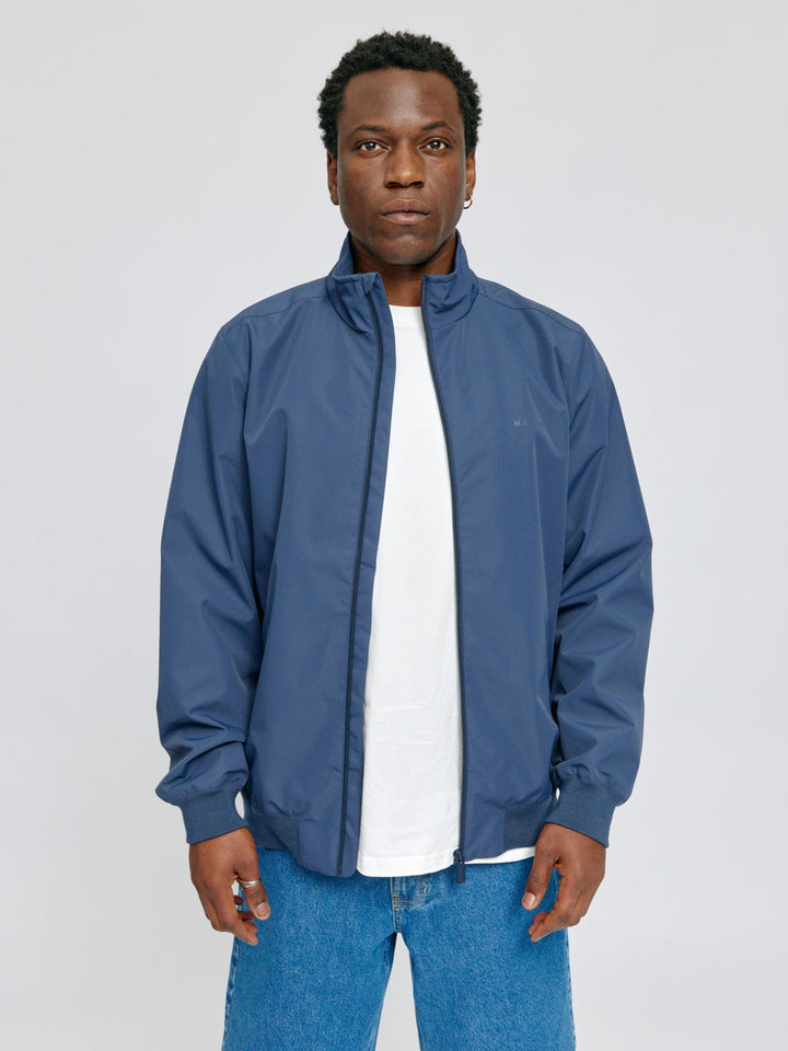 Light Blouson Mood Blue von Mazine am Model