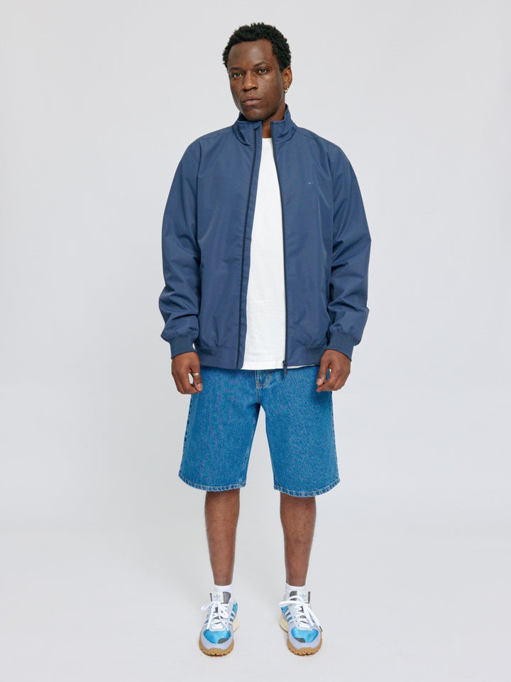 Light Blouson Mood Blue von Mazine ganze Figur
