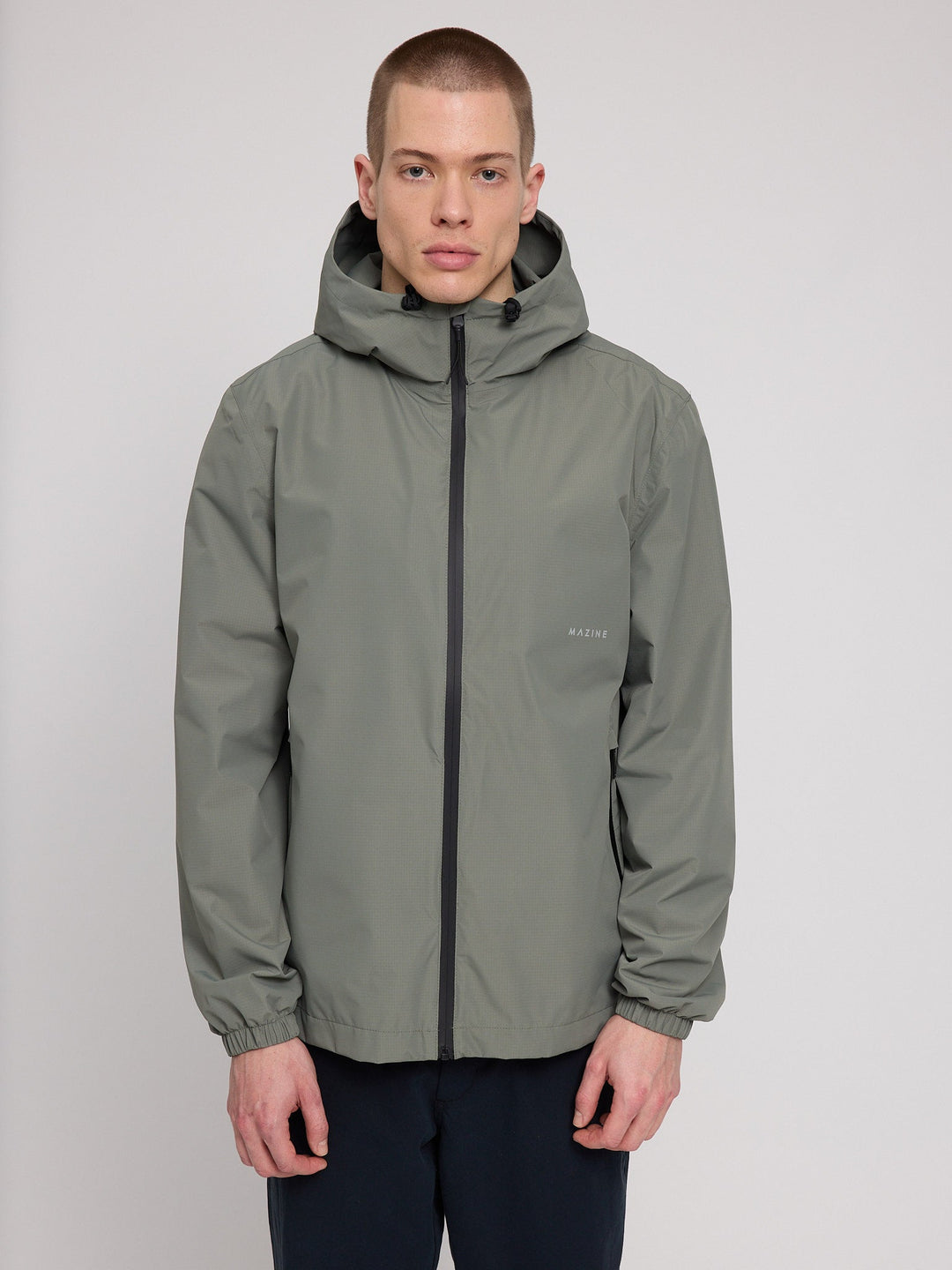 Light Functional Jacket Light Bottle von Mazine am Model