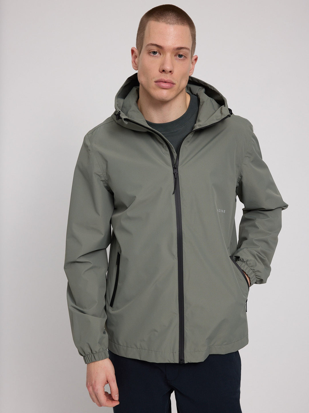 Light Functional Jacket Light Bottle von Mazine seitlich am Model