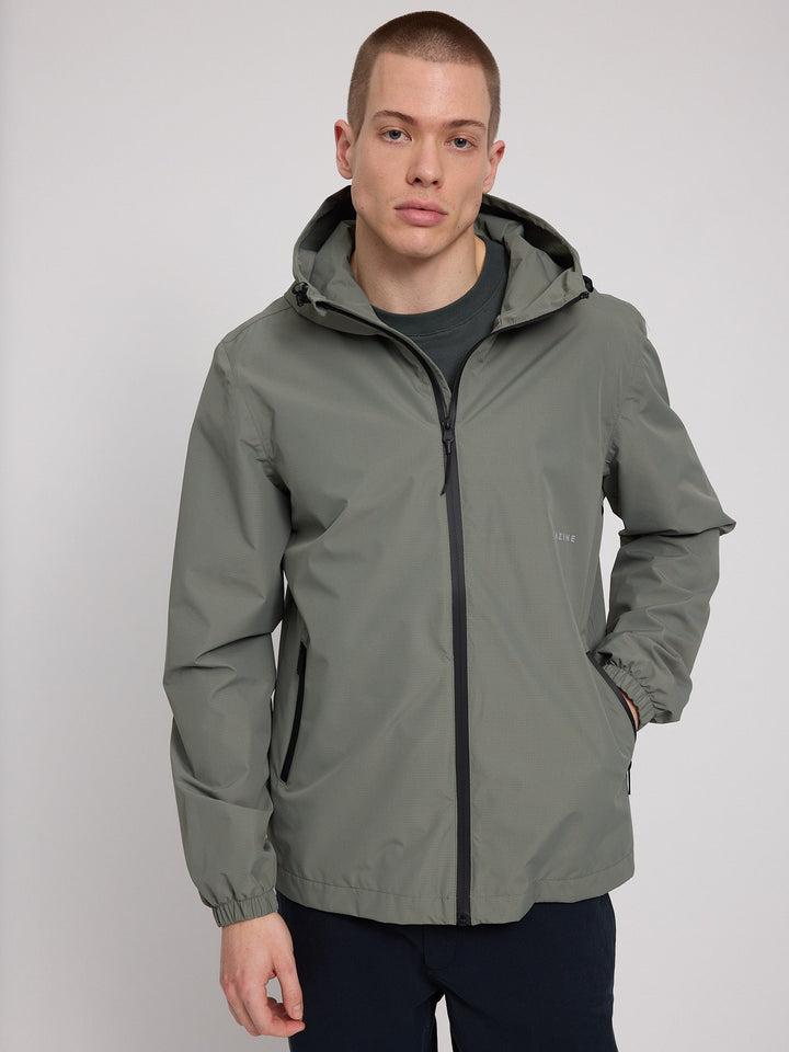 Light Functional Jacket Light Bottle von Mazine seitlich am Model
