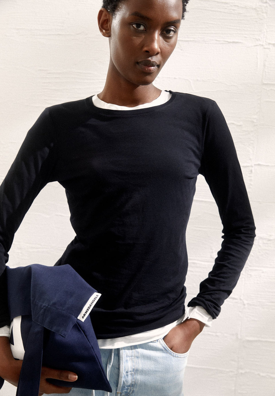 Longsleeve EINIAARA SOFT in Black von ARMEDANGELS, Detailansicht