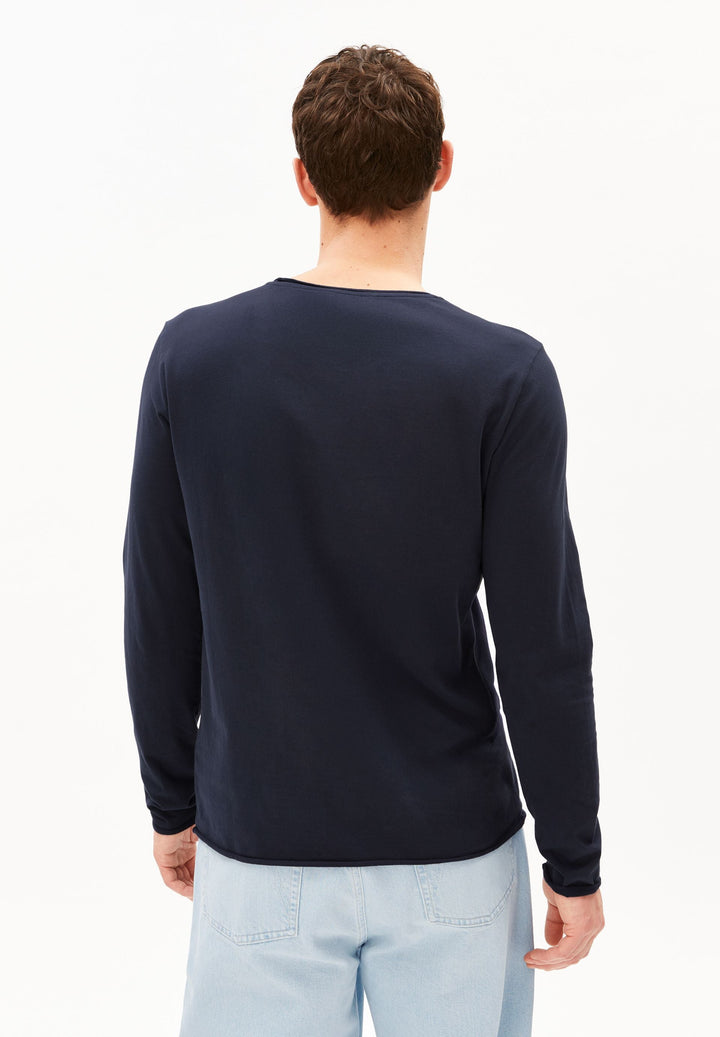 Longsleeve JAAMES BRUSHED in Night Sky von ARMEDANGELS, Seitenansicht am Model