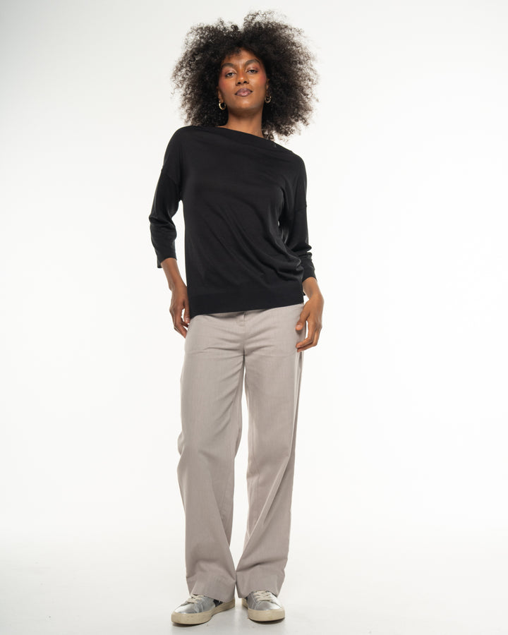 Luxury Shirt Raven von Alma & Lovis am Model