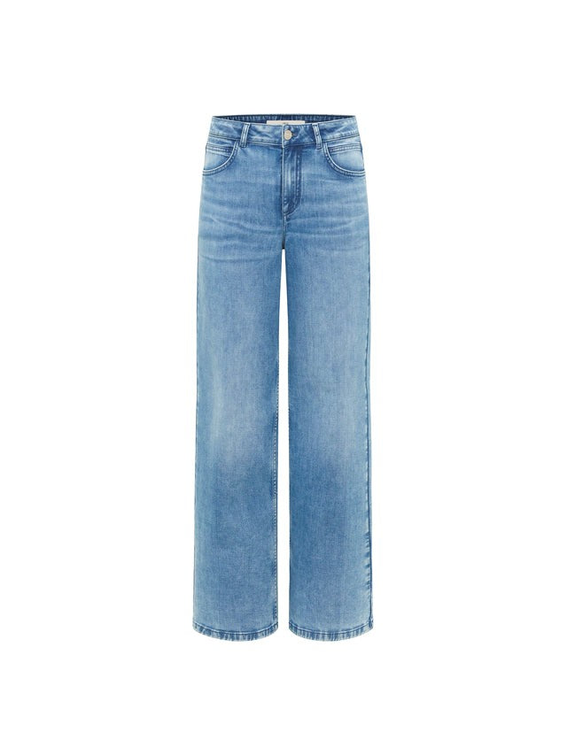 Marlenejeans Mid Waist GOTS Light Blue Denim von Lanius freigestellt
