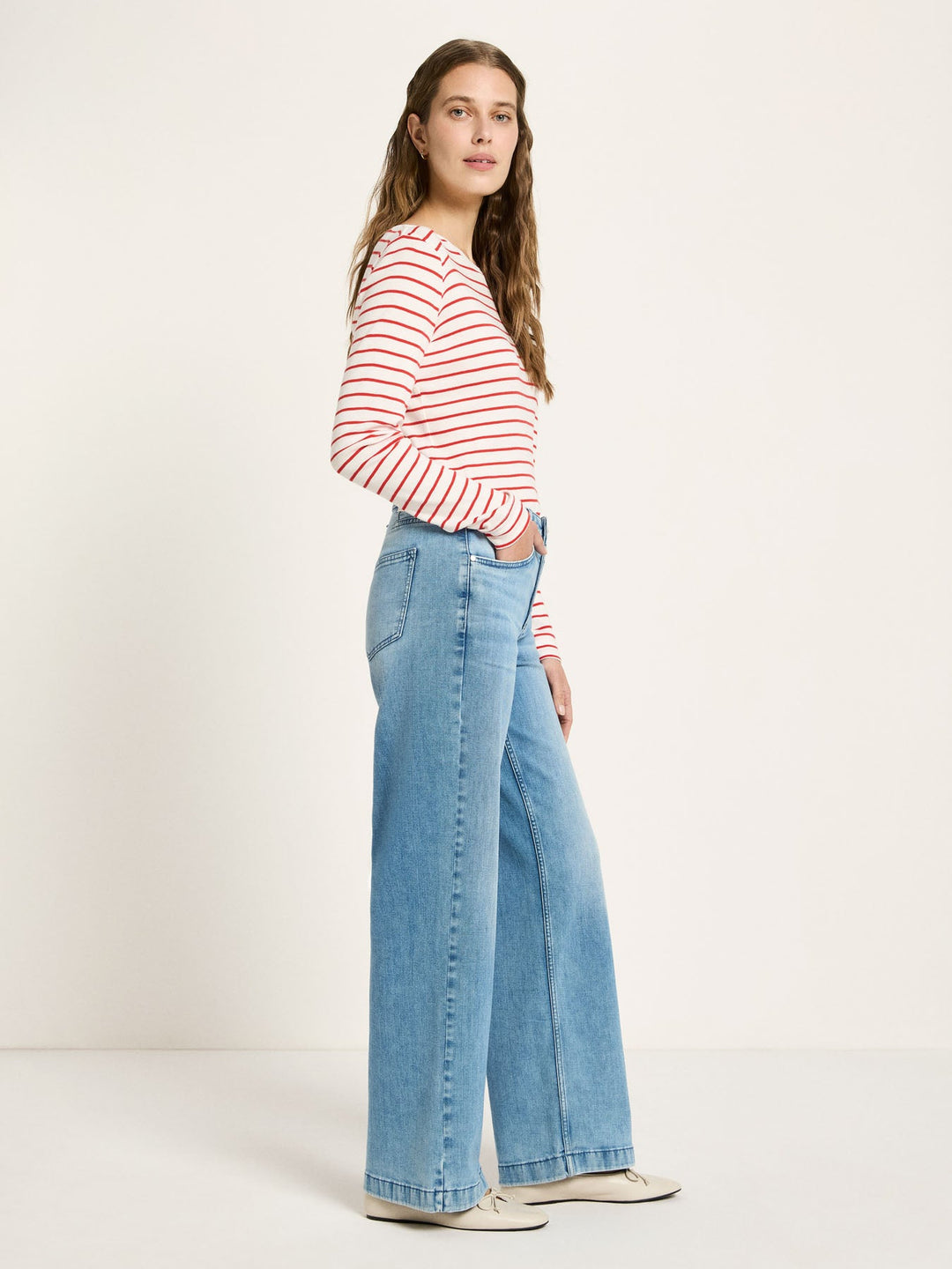 Marlenejeans Mid Waist GOTS Light Blue Denim von Lanius Seitenansicht