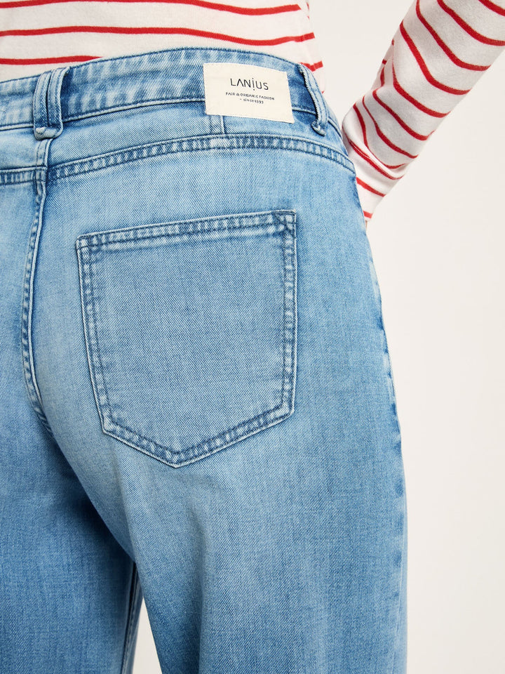 Marlenejeans Mid Waist GOTS Light Blue Denim von Lanius Detail Gesässtasche
