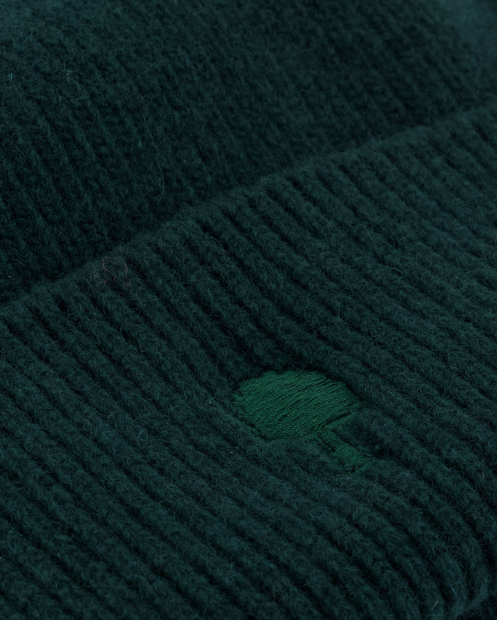 Mütze Beanie Dunkelgrün von Faguo Detail Baum-Logo