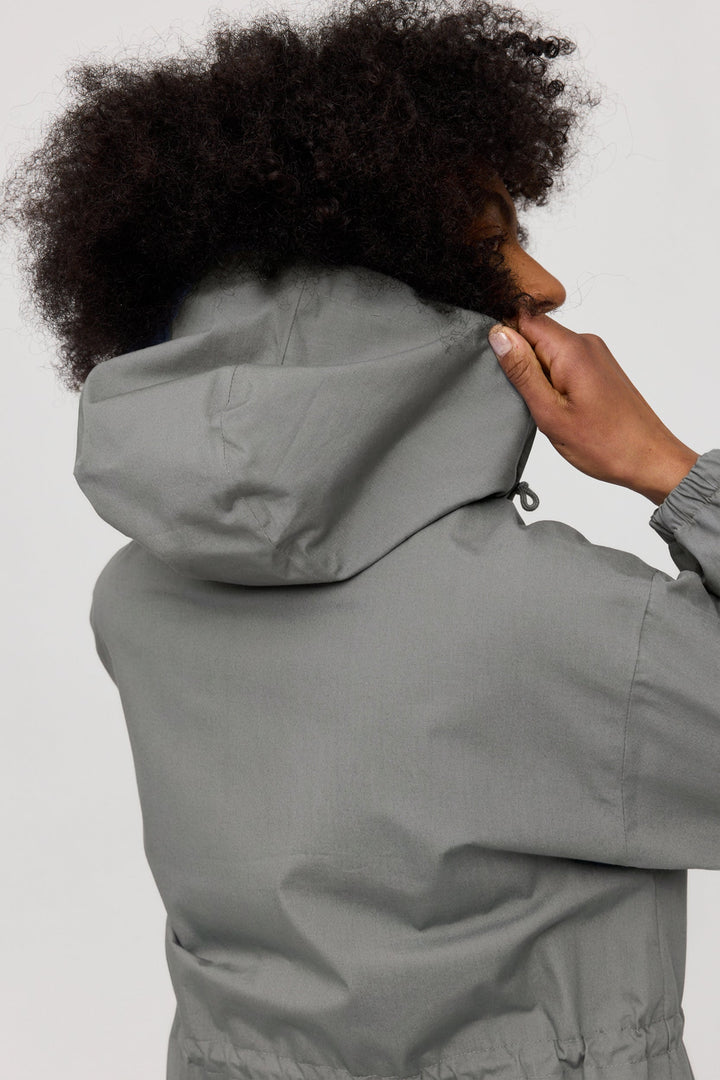Natural Rain Parka Light Bottle von Mazine Detail Kapuze