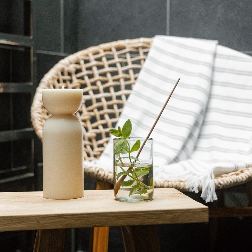 Organic Kerze M Beige von Originalhome – Stimmungsbild