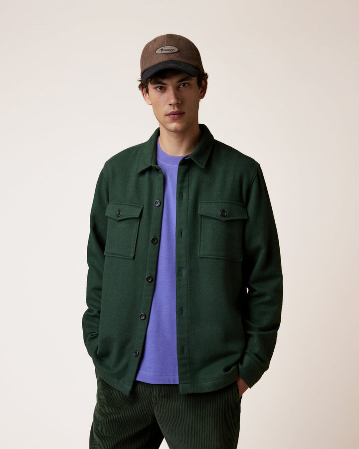 Overshirt Flavigny Dunkelgrün von Faguo am Model